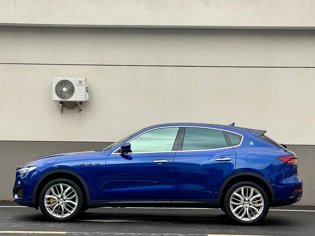 Levante 3.0 T Standard