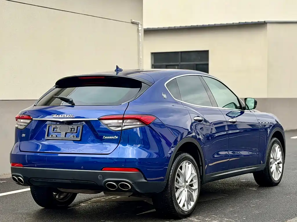 Levante 3.0 T Standard