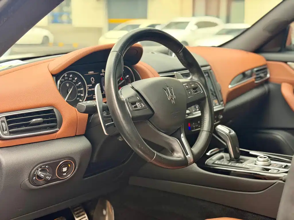 Levante 3.0 T Standard