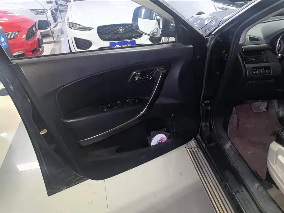 Besturn X80 2.0 L Auto Luxury