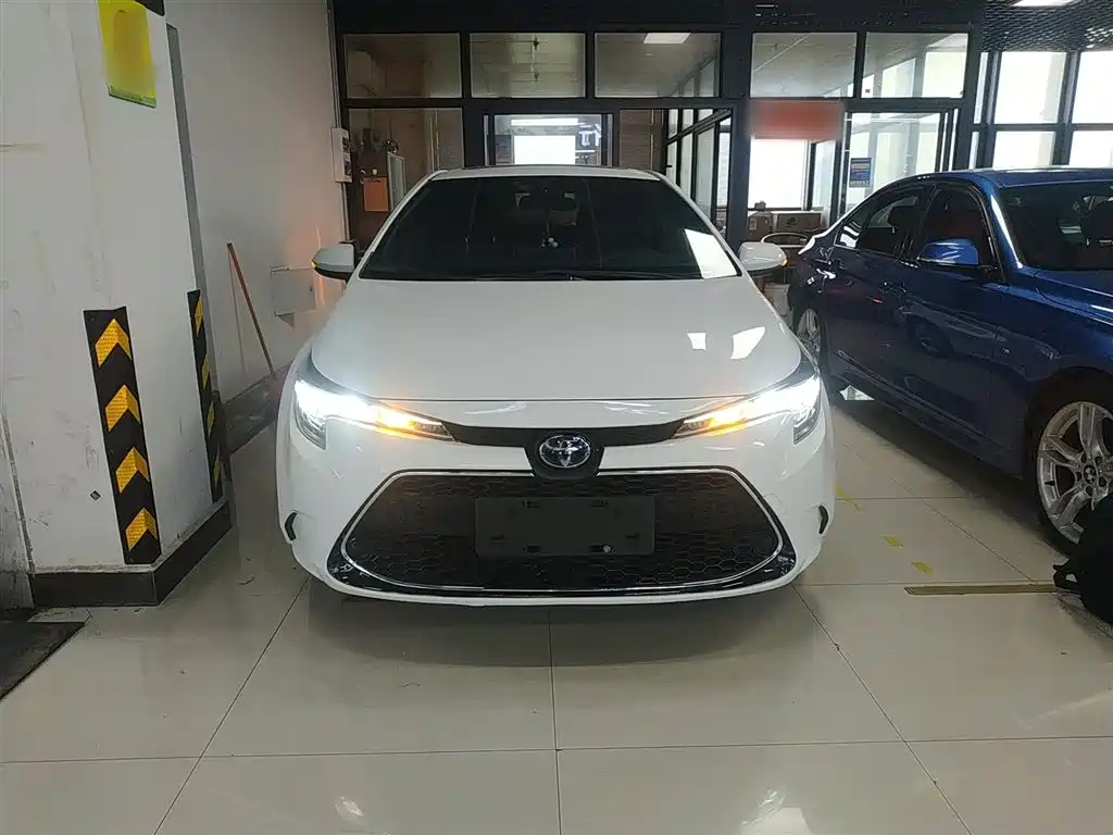 Levin Dual Engine 1.8 H E-CVT Luxury