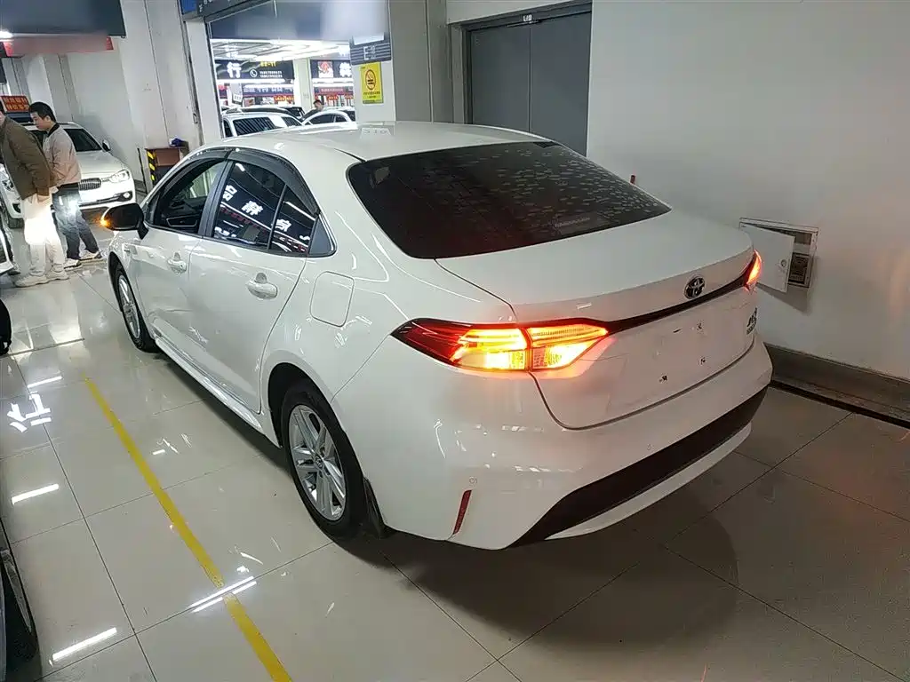 Levin Dual Engine 1.8 H E-CVT Luxury