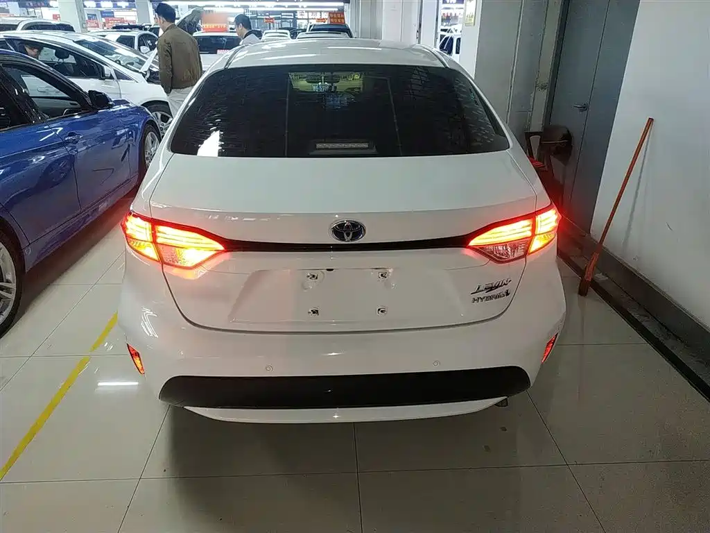 Levin Dual Engine 1.8 H E-CVT Luxury