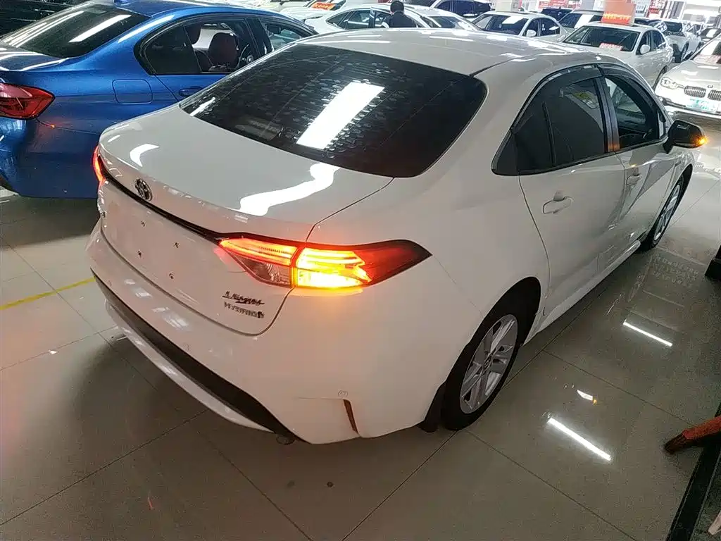 Levin Dual Engine 1.8 H E-CVT Luxury