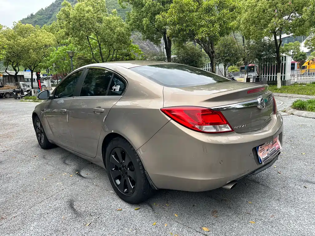 Regal 2.0 L Luxury