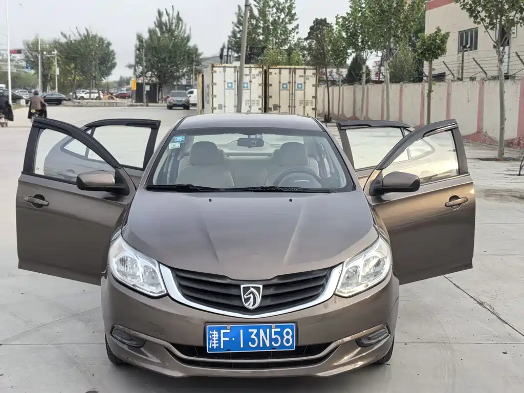 Baojun 630 宝骏630 2013款 1.5 L 手动标准型