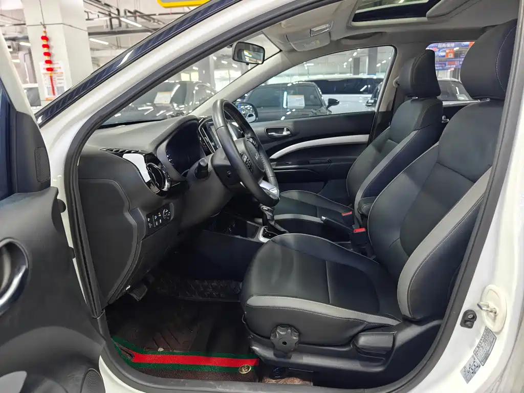 Stonic 1.4 L CVT Fun Enjoyment Sunroof