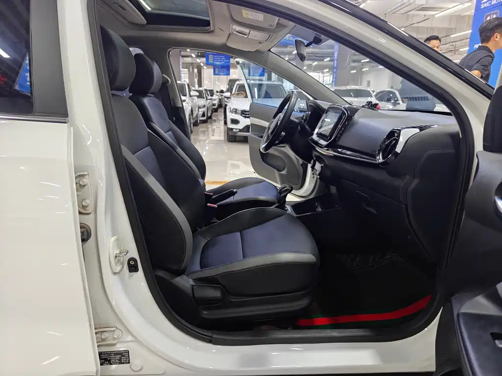 Stonic 1.4 L CVT Fun Enjoyment Sunroof