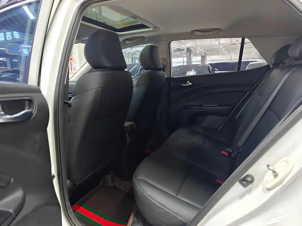Stonic 1.4 L CVT Fun Enjoyment Sunroof