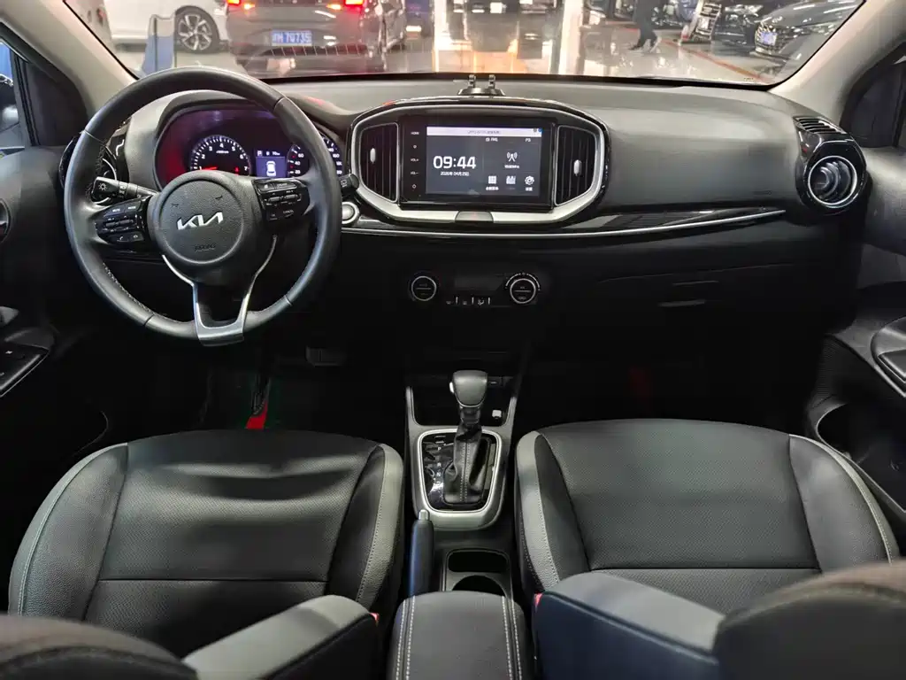 Stonic 1.4 L CVT Fun Enjoyment Sunroof