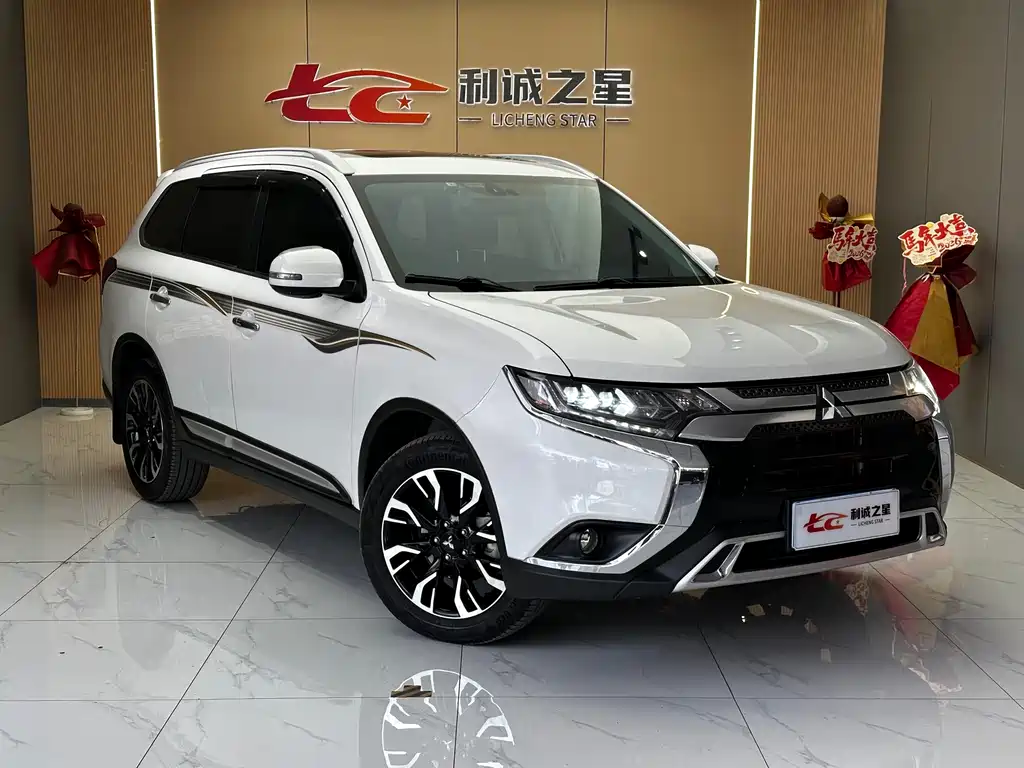 Outlander 2.4 L 4 WD Enjoyment 5-seat CN-VI