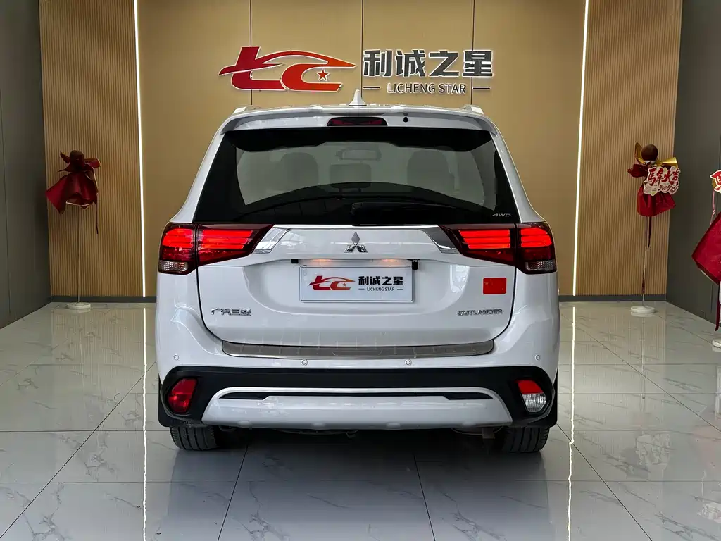 Outlander 2.4 L 4 WD Enjoyment 5-seat CN-VI