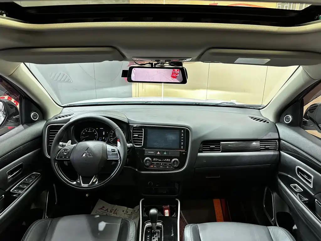Outlander 2.4 L 4 WD Enjoyment 5-seat CN-VI