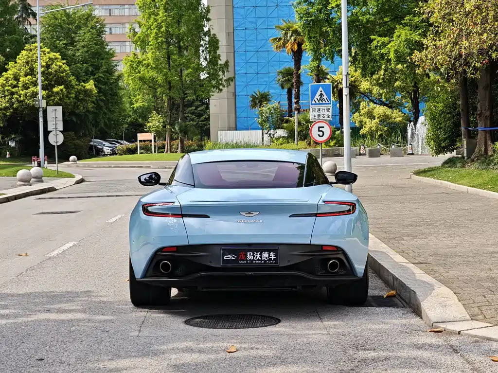 Aston Martin DB11 4.0 T V8 Coupe