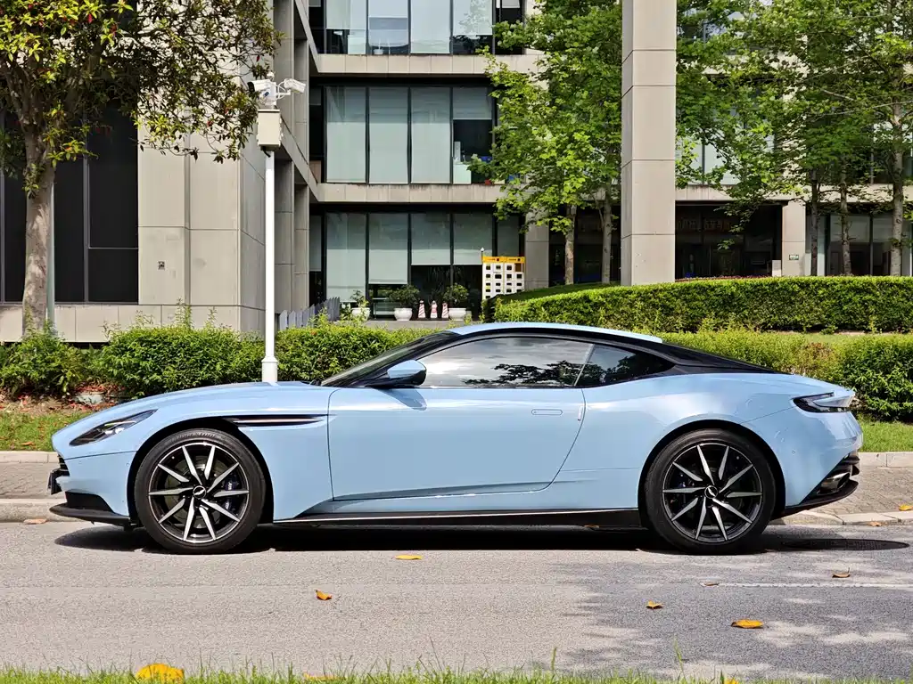 Aston Martin DB11 4.0 T V8 Coupe