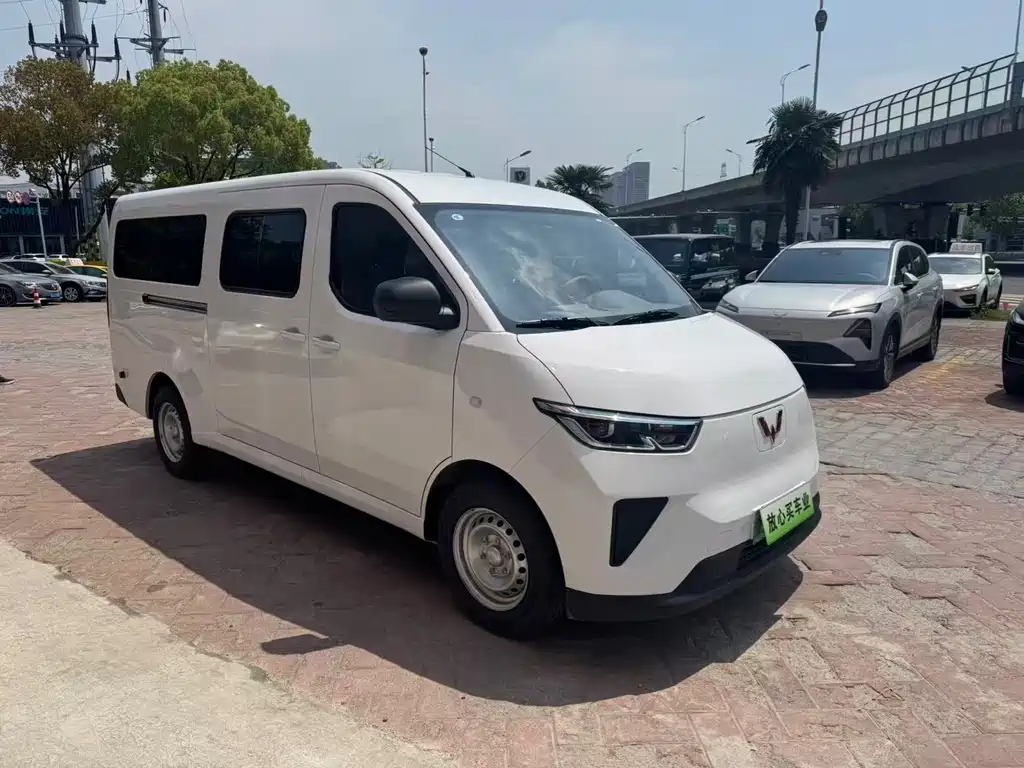 Wuling Yangguang 五菱扬光 2025款 400 km 客车版舒适型