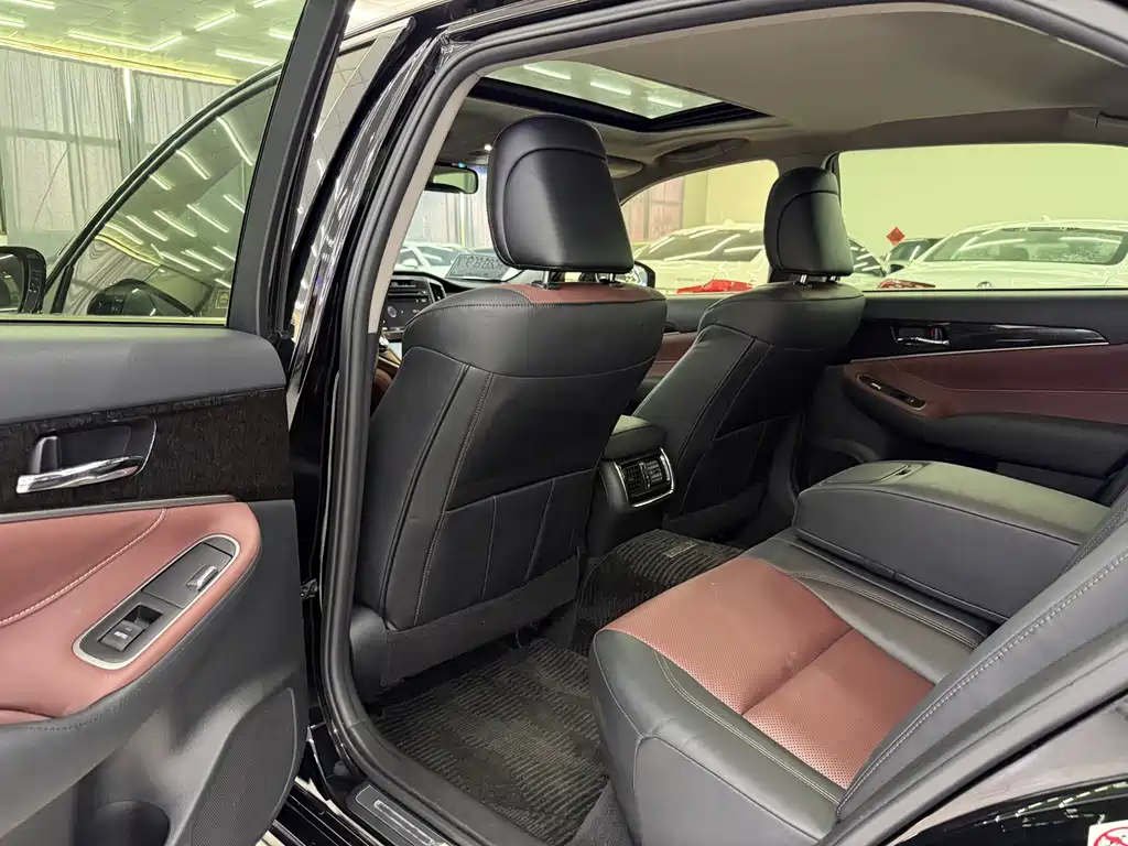 Crown 2.0 T Sport