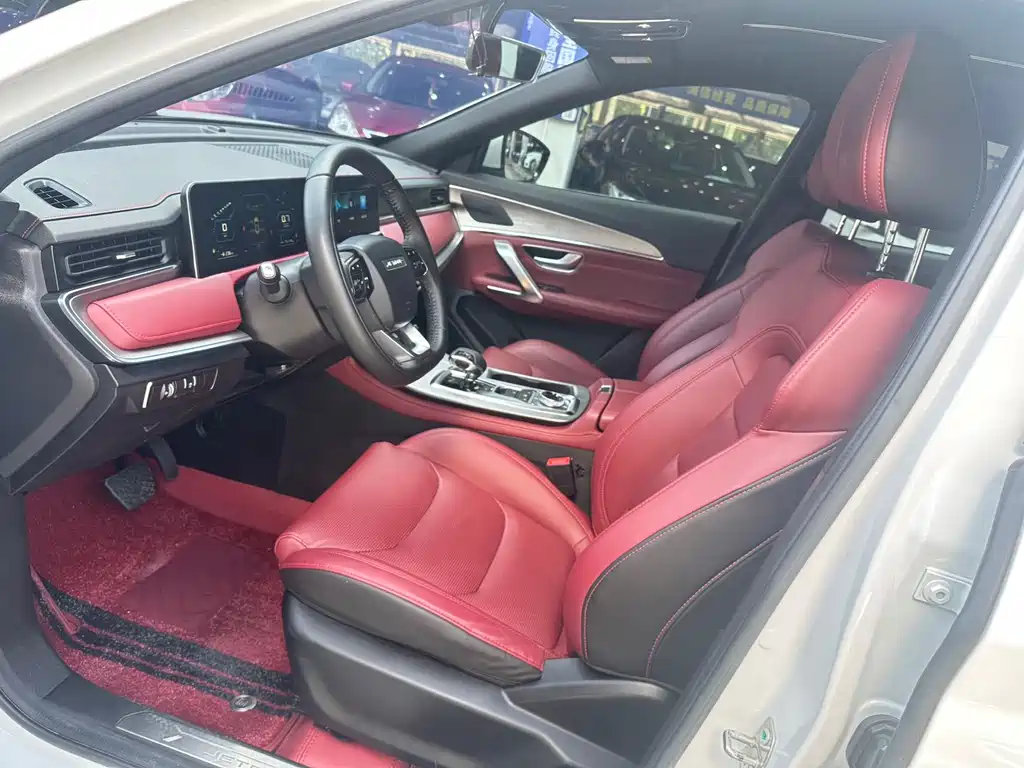 Jetour X70 PLUS Facelift 1.5 T DCT Mountain PRO 7-seat