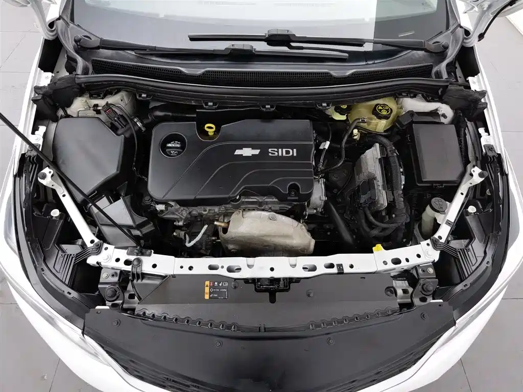 Cruze 320 Auto Pioneer Sunroof