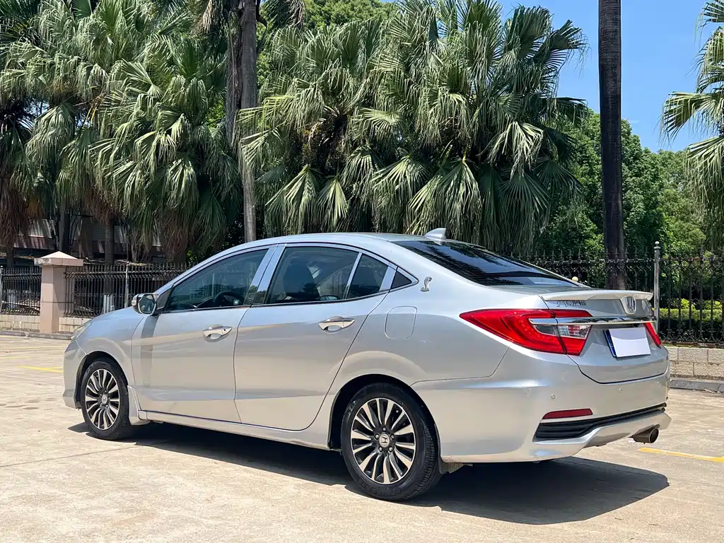Crider 1.8 L Auto Comfort