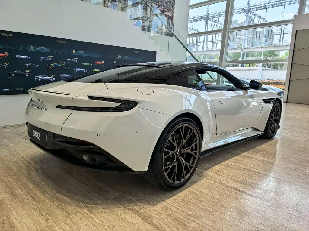 Aston Martin DB12 4.0 T V8 Coupe