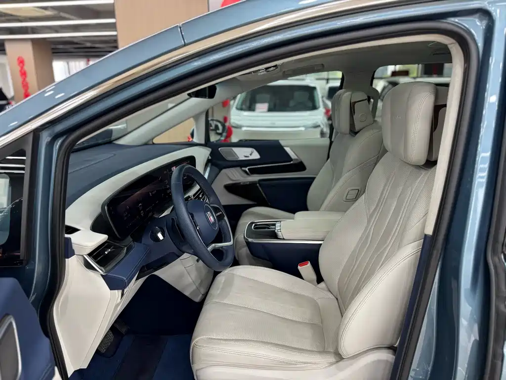 Century 2.0 T 7-seat Heritage