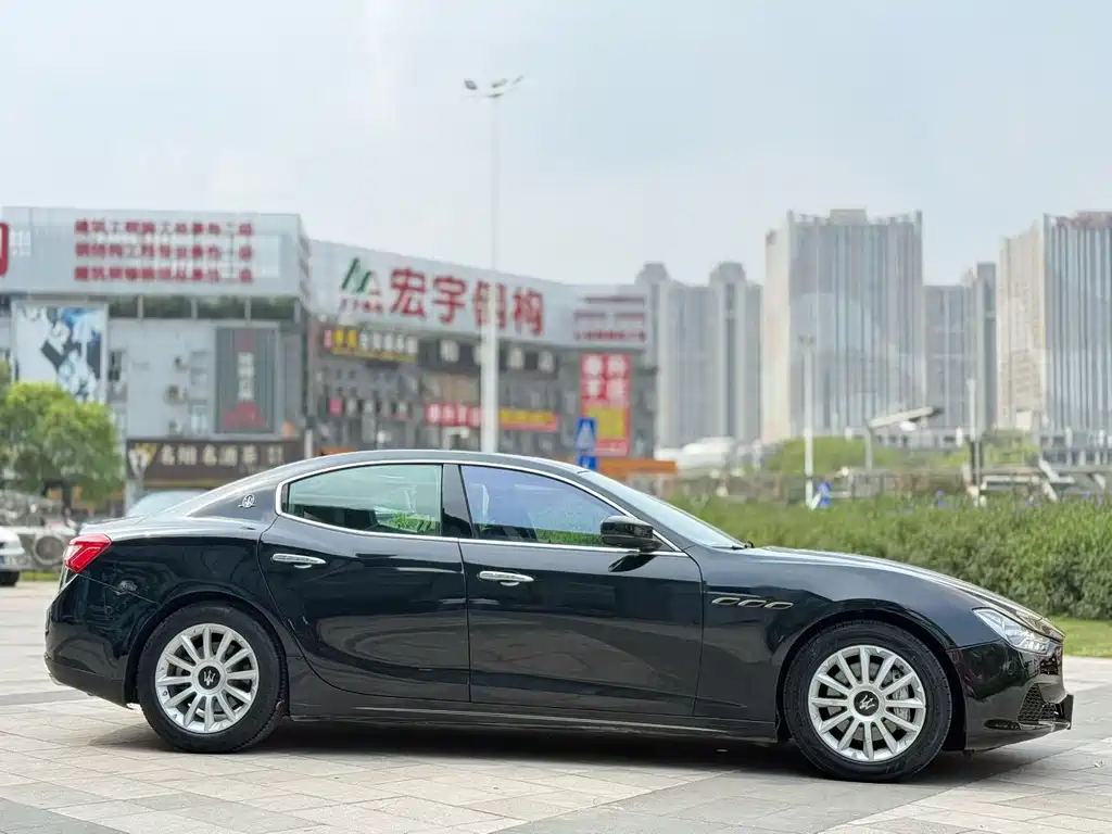 Ghibli 3.0 T Standard