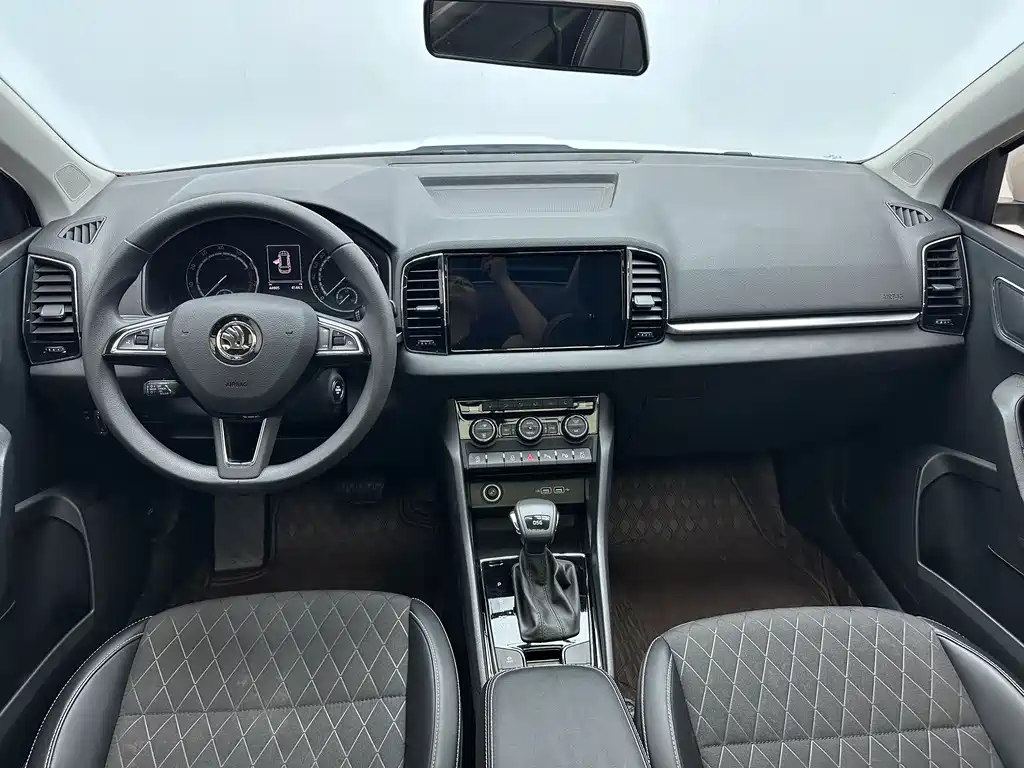 Karoq TSI280 Luxury