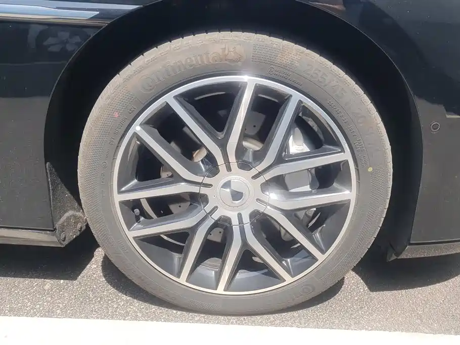 Denza Z9 1100 km 4 WD Max