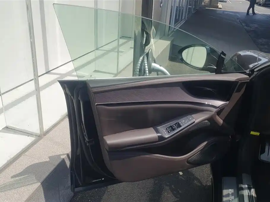 Denza Z9 1100 km 4 WD Max
