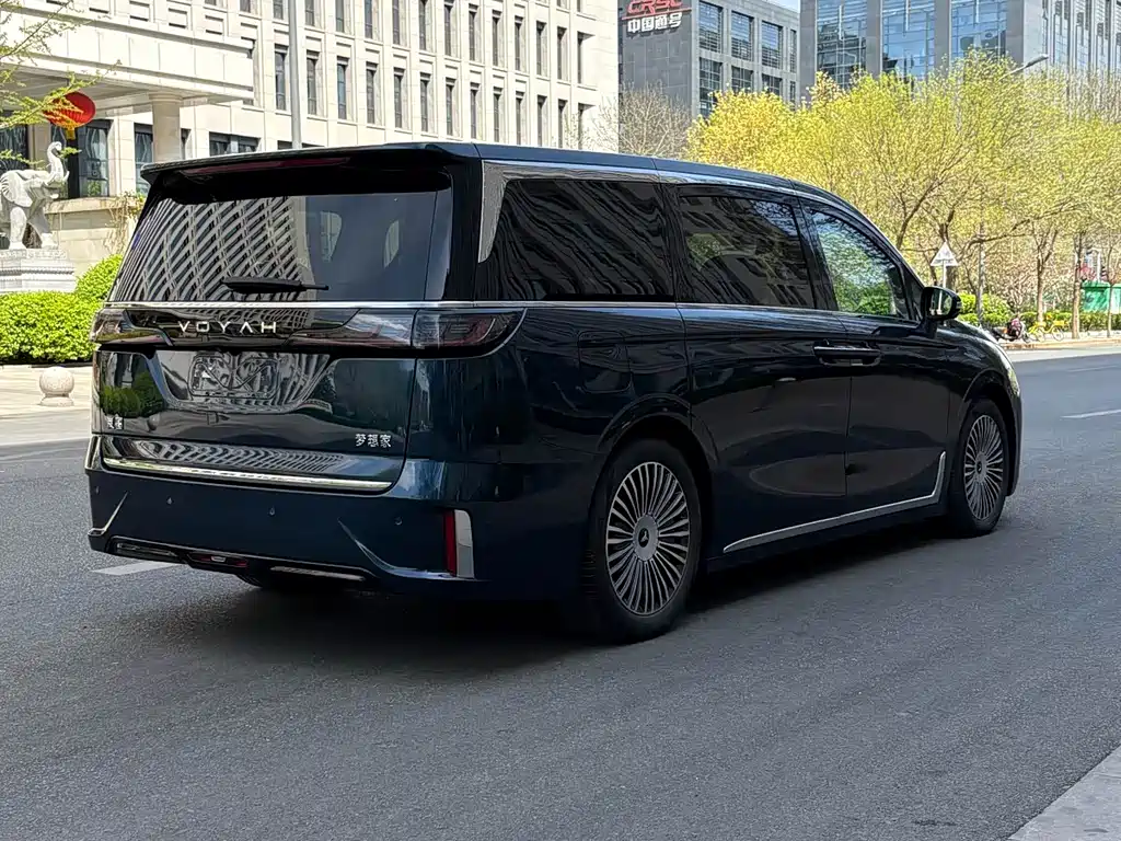 Voyah Dreamer PHEV 4 WD Flagship Kunpeng