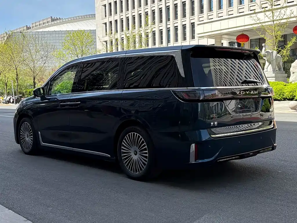 Voyah Dreamer PHEV 4 WD Flagship Kunpeng