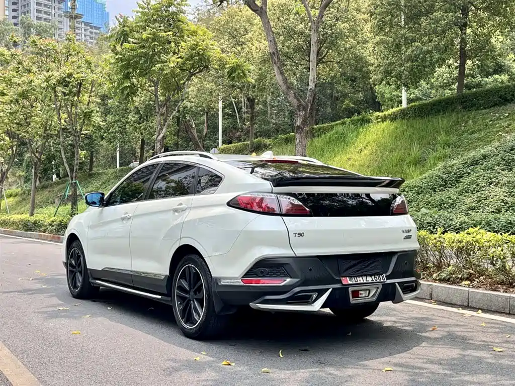 Venucia T90 2.0 L CVT Smart Style