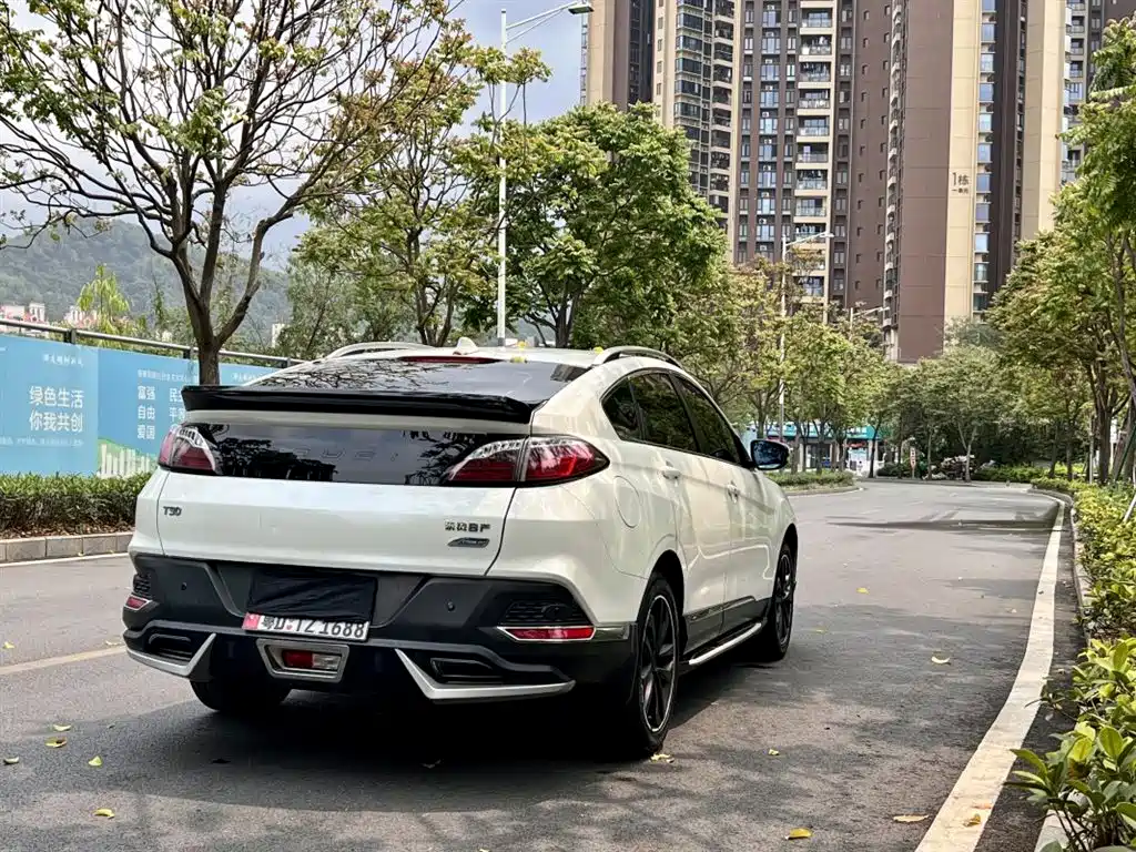 Venucia T90 2.0 L CVT Smart Style