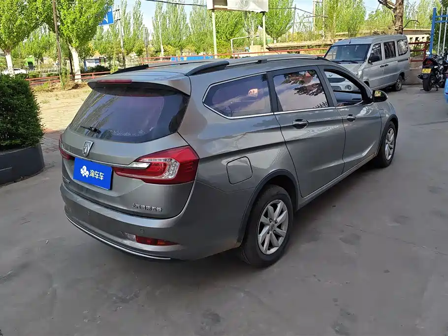 Baojun 310 W 1.5 L Manual Fashion CN-V