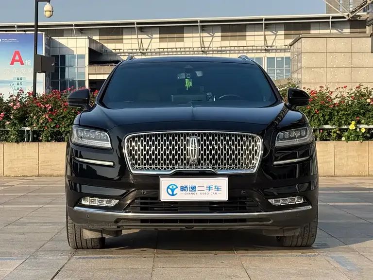 Lincoln Nautilus 2.7 T 4 WD Honor Shine