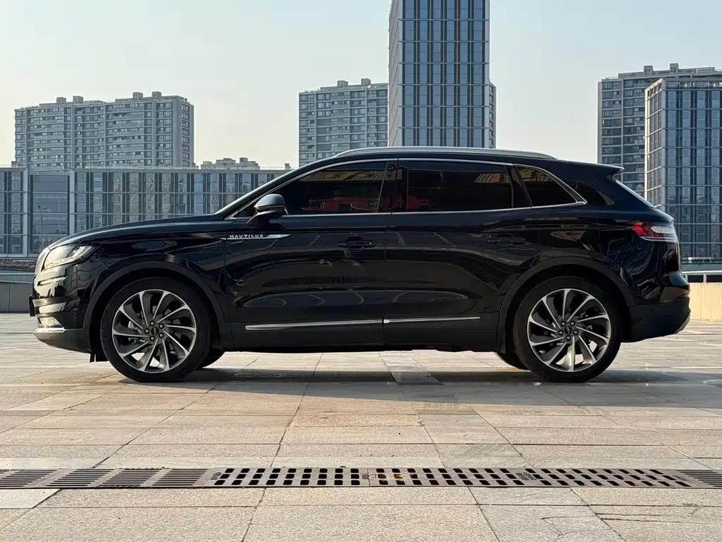 Nautilus 2.7 T 4 WD Honor Shine