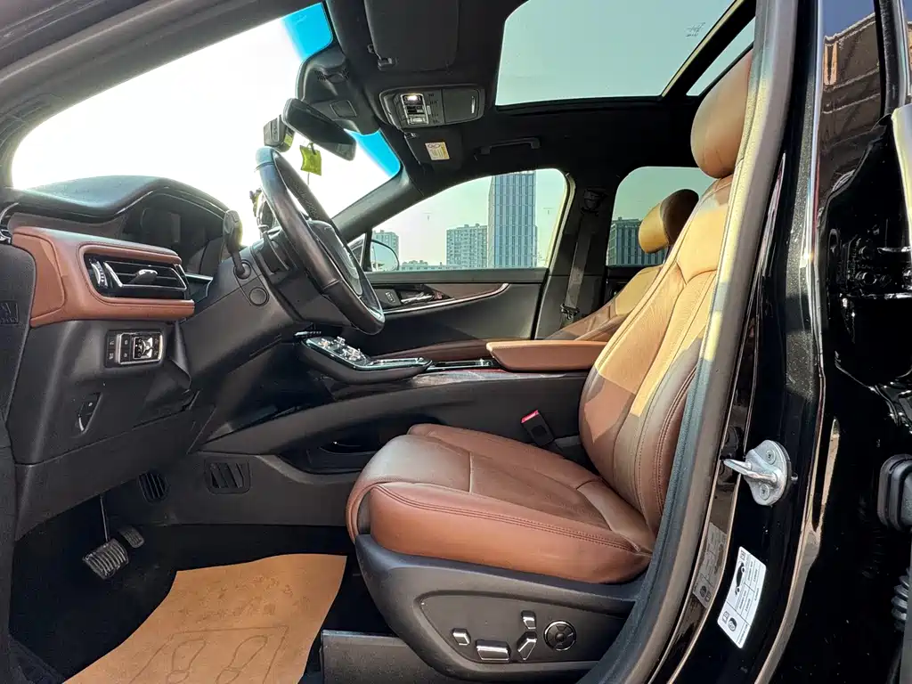 Nautilus 2.7 T 4 WD Honor Shine