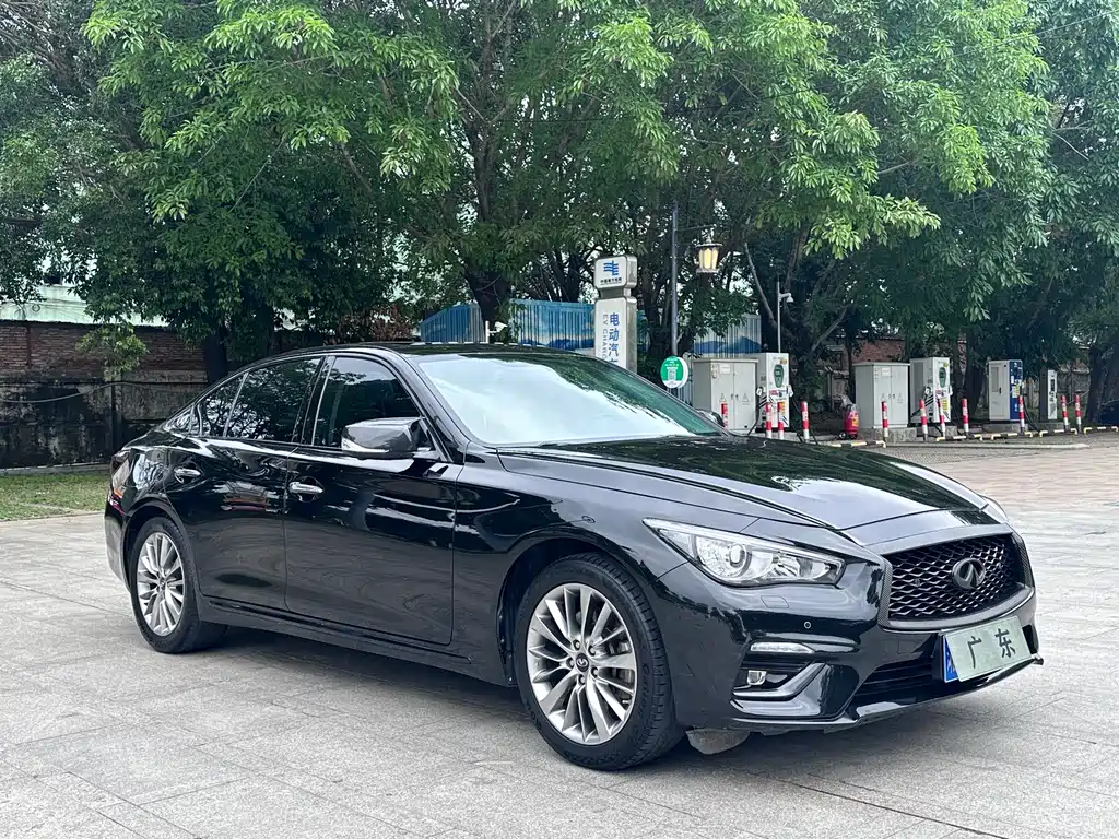 Infiniti Q50 L 2.0 T Progressive Enjoyment CN-V