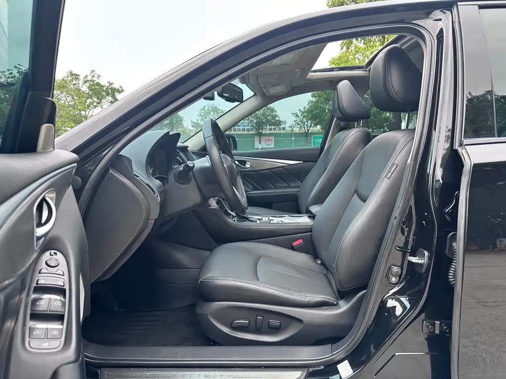 Infiniti Q50 L 2.0 T Progressive Enjoyment CN-V