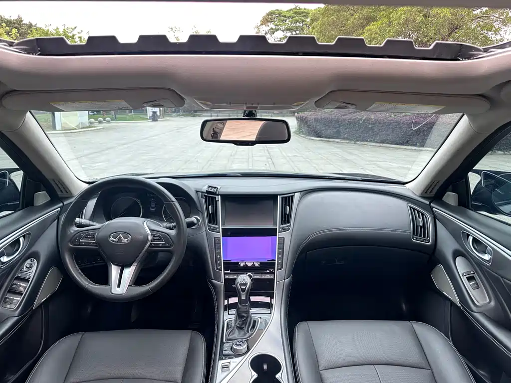 Infiniti Q50 L 2.0 T Progressive Enjoyment CN-V
