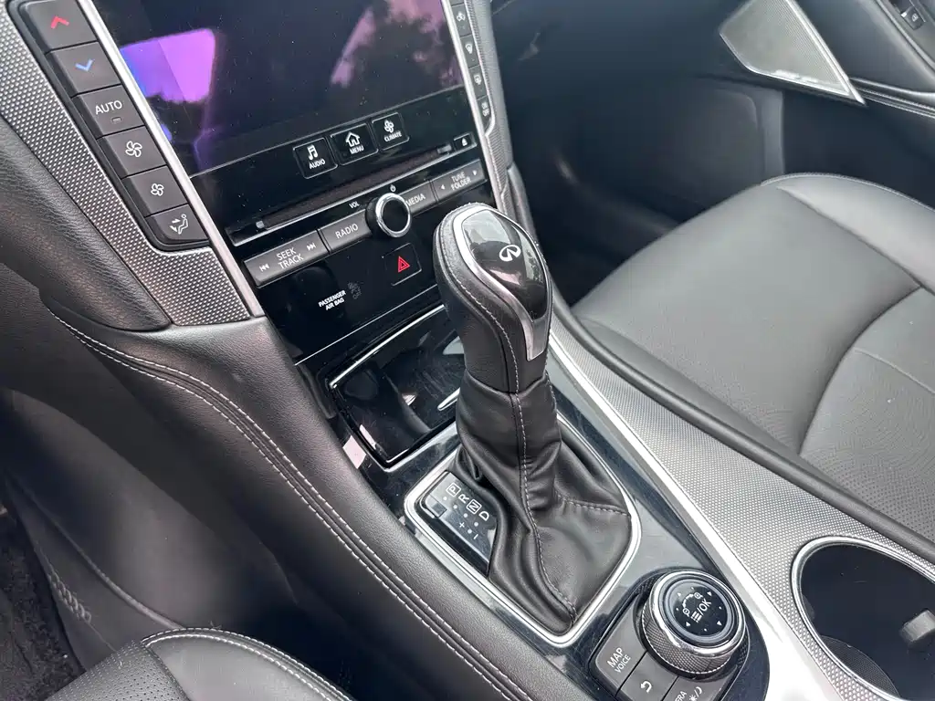 Infiniti Q50 L 2.0 T Progressive Enjoyment CN-V