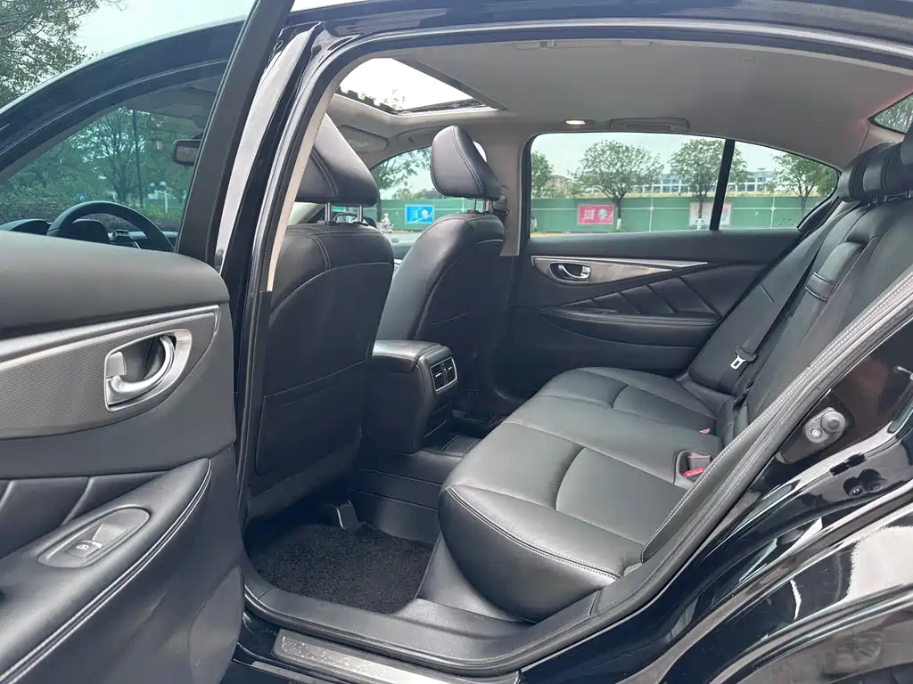 Infiniti Q50 L 2.0 T Progressive Enjoyment CN-V