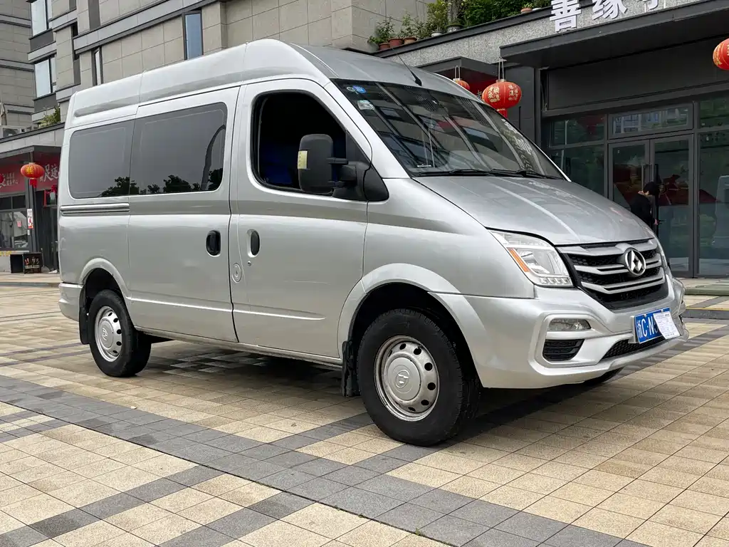 Xintu V80 2.5 T Classic6-speed Manual Aoyuntong Facelift SWB Mid Roof 5 6-seat