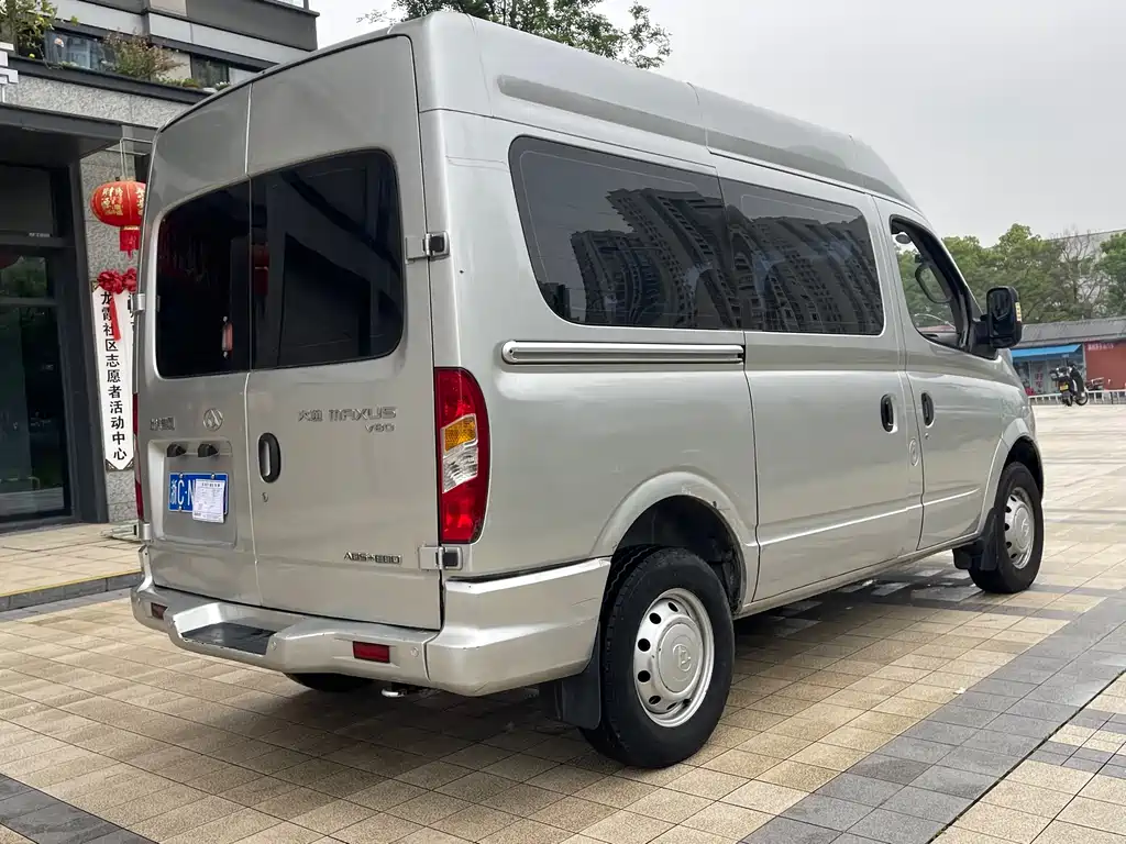 Xintu V80 2.5 T Classic6-speed Manual Aoyuntong Facelift SWB Mid Roof 5 6-seat