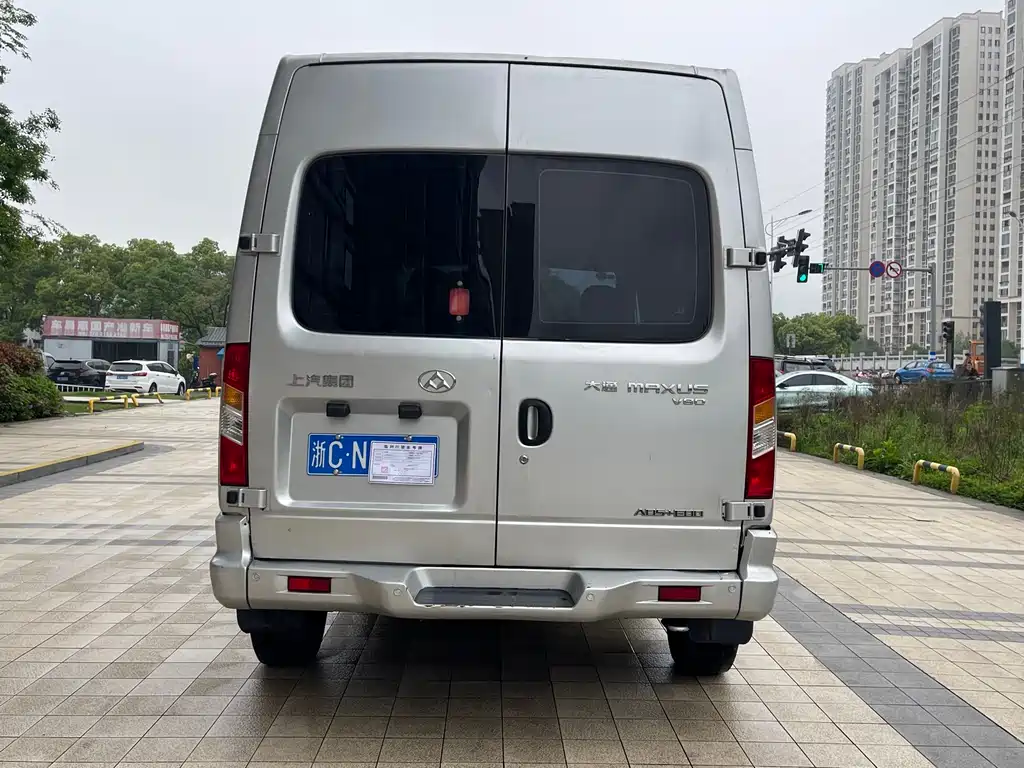 Xintu V80 2.5 T Classic6-speed Manual Aoyuntong Facelift SWB Mid Roof 5 6-seat