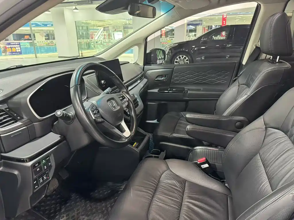 Elysion 2.0 L e:HEV Luxury