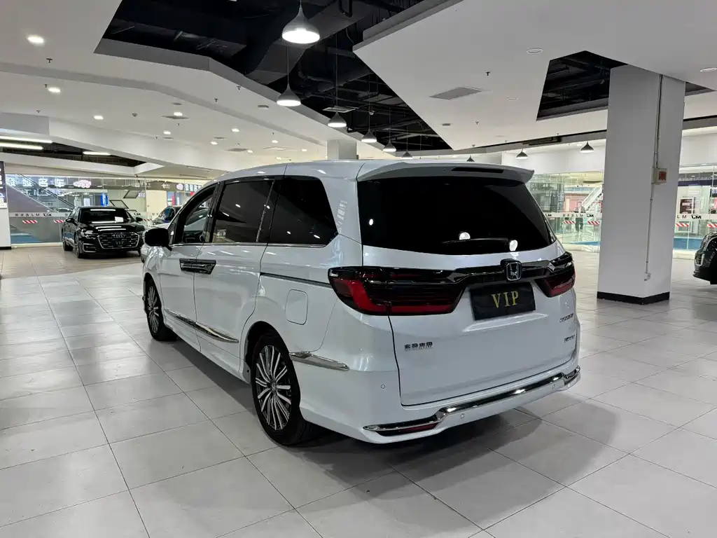 Elysion 2.0 L e:HEV Luxury