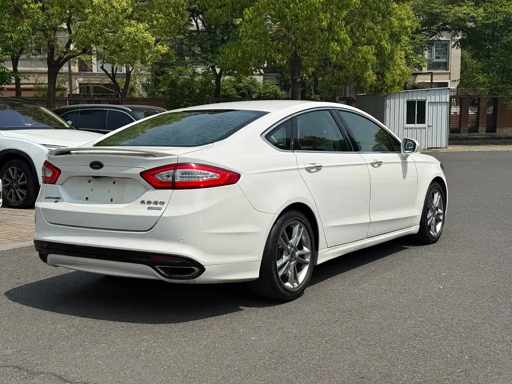 Mondeo 2.0 L GTDi240 Luxury Sport