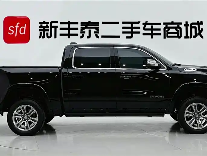 RAM Trucks RAM Trucks 2023款 5.7 L 中东版
